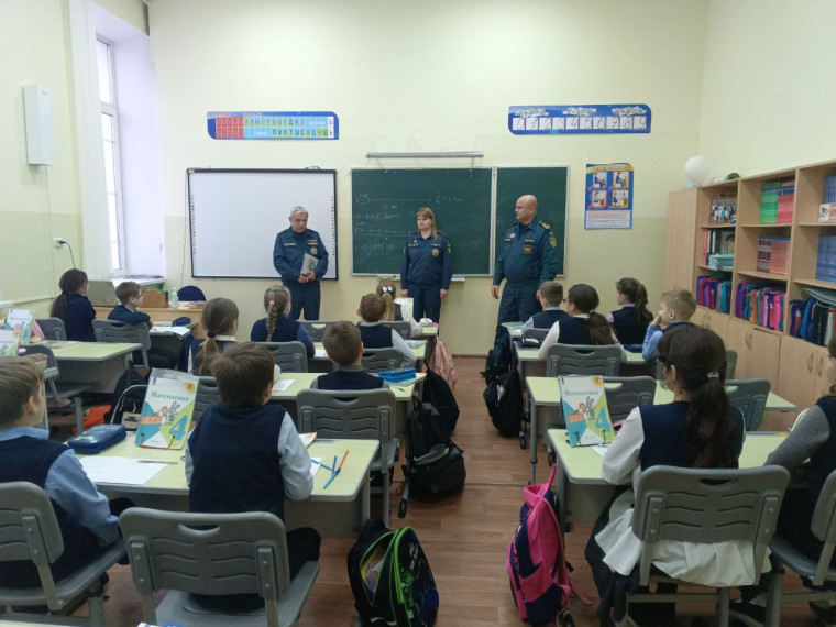 Сотрудники ОНД и ПР по Белевскому району совместно с сотрудниками ГИМС провели профилактические беседы с учащимися МБОУ «СОШ №1» г. Белева Тульской области и МБОУ «СОШ №3» г. Белева Тульской области.. Сотрудники ОНД и ПР по Белевскому району совместно с сотрудниками ГИМС провели профилактические беседы с учащимися МБОУ «СОШ №1» г. Белева Тульской области и МБОУ «СОШ №3» г. Белева Тульской области..
